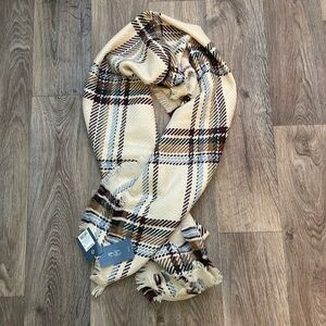 NWT Universal Thread Plaid oblong Scarf. Cozy and warm!